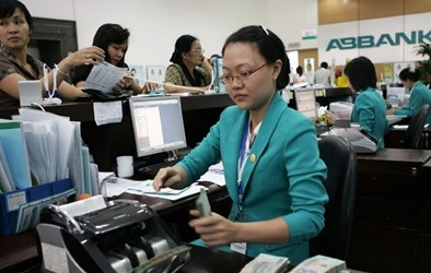 'Ế' tiền, ngân hàng bung các gói vay