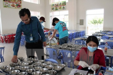 Bình Dương: Hàng loạt bếp ăn trường học bị 'sờ gáy' sau vụ thực phẩm thối rữa