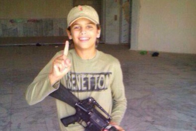 Tay súng 13 tuổi của khủng bố IS đã thiệt mạng 