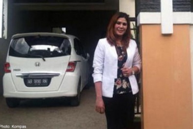 Lạ lùng tặng kèm bà chủ khi mua nhà