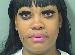  Khỏa thân để phá hoại việc kinh doanh của người khác 