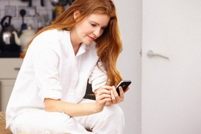 Nguy cơ thoái hóa đốt sống cổ vì nhắn tin quá nhiều