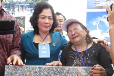 Rơi nước mắt đặt đá xây dựng khu tưởng niệm chiến sĩ Gạc Ma