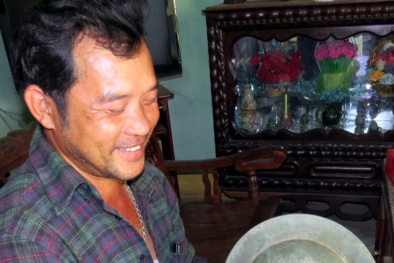 Phú Yên: Đào đất cuốc trúng hai cổ vật niên đại 300 năm