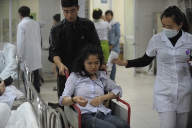 Bàng hoàng giây phút hàng loạt người ngất xỉu tại BigC The Garden