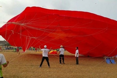 Bé trai bị diều cuốn: Báo chí nước ngoài cũng choáng váng