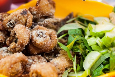 Cách làm món gà rang muối thơm ngon đãi khách