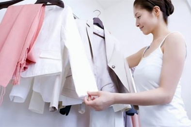 Mẹo tẩy mốc quần áo hiệu quả sau những ngày mưa