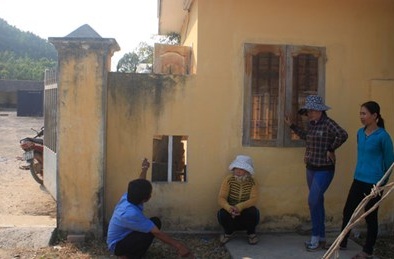 Bình Định: Công nhân khốn khổ quây công ty đòi nợ lương