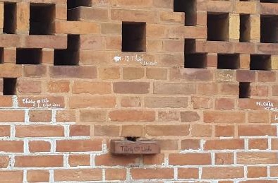 TP. HCM: Nhà thờ Đức Bà đang bị bôi bẩn không thương tiếc