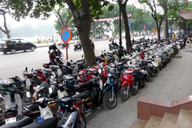 Hạn chế xe máy: Người phố lo hơn dân quê