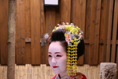  Đông Nhi hào hứng hóa thiếu nữ Nhật kín đáo trong Liveshow 7 - The Remix