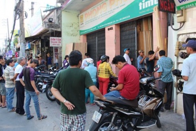 TP.HCM: Ván ép đổ sập đè chết người