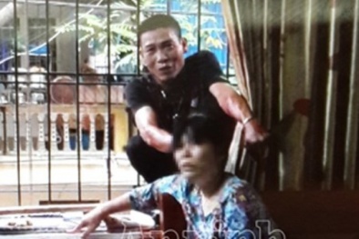 Cầm dao khống chế vợ bạn vì bị ngăn cản ‘không cho chơi với nghiện’