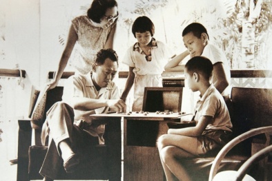 Người cha già Lý Quang Diệu trong mắt hai con 