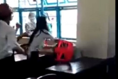 Thêm một nữ sinh bị bạn đánh hội đồng phải nhập viện