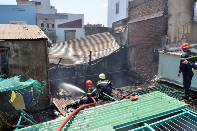 TP.HCM: Cứu hai đứa trẻ trong vụ cháy nhà trong hẻm