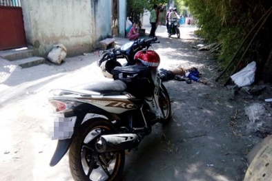 TP.HCM: 2  thanh niên sùi bọt mép vật ra giữa đường do sốc ma túy 