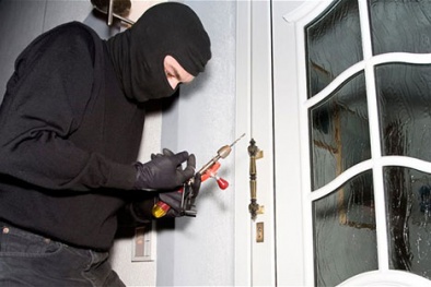 Đột nhập ăn trộm xong làm tiệc nhậu ngay tại chỗ