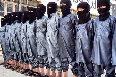 Khủng bố IS tiếp tục huấn luyện trẻ em thành vũ khí giết người 