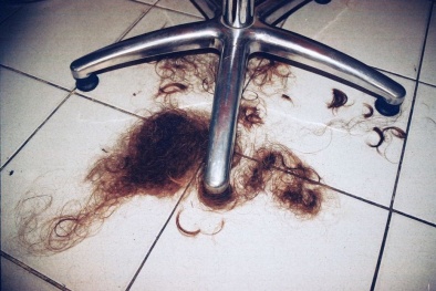 Suýt dính án tù vì dùng râu chế tóc giả cho người khác 