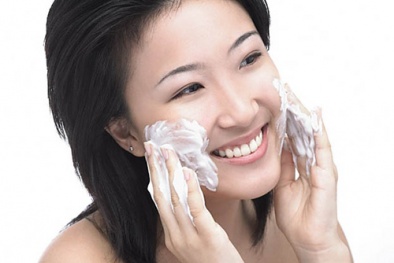 Cẩn thận với những thói quen gây tổn thương với da dầu