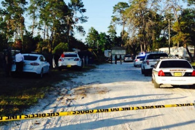 Cậu bé 13 tuổi nổ súng bắn chết em trai rồi tự sát 