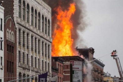 Tòa nhà chung cư hóa ngọn đuốc giữa lòng New York