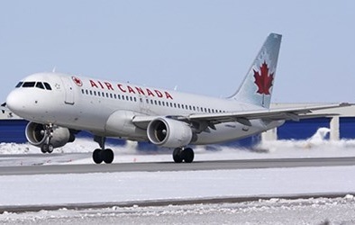 Máy bay chở 132 hành khách gặp nạn khi hạ cánh tại Canada 