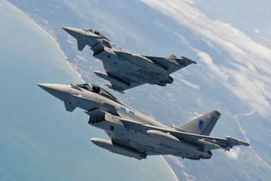 Anh trưng 30 máy bay chiến đấu nhằm khẳng định sức mạnh