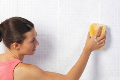 Mẹo tẩy sạch vết bẩn trên tường đơn giản và nhanh chóng 
