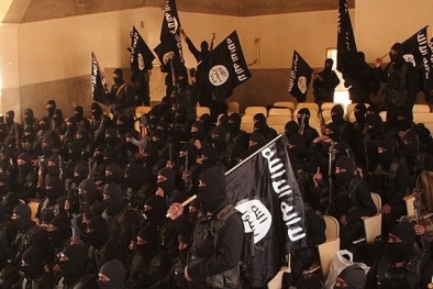 IS hoàn thành khóa huấn luyện khủng bố chính quy đầu tiên