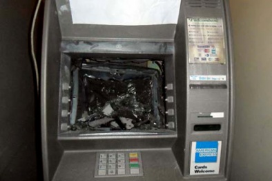 Khánh Hòa: Truy tìm nhóm người nước ngoài phá trụ máy ATM trộm tiền