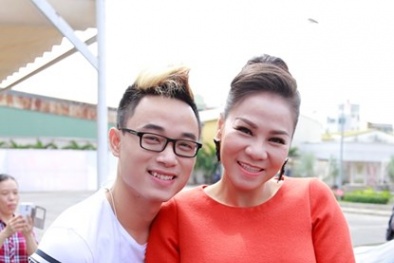 Thu Minh ''bầu vượt mặt'' vẫn nhiệt tình chấm thi Vietnam's Idol 