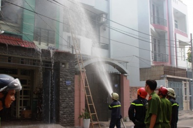 TP.HCM: Nhà 4 tầng bốc cháy rừng rực sau tiếng nổ lớn 