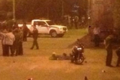 Giám định thần kinh thanh niên cầm kéo đâm công an tới tấp