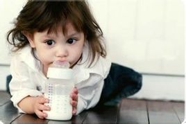 Nguy hại khôn lường từ sữa bột trẻ em có hàm lượng protein cao