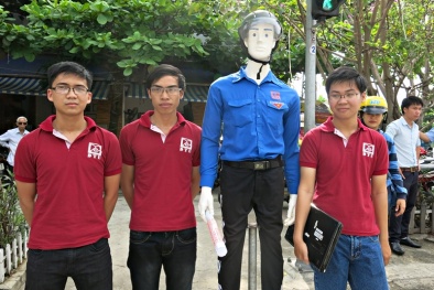 Sinh viên Đà Nẵng chế tạo Robot giúp người 