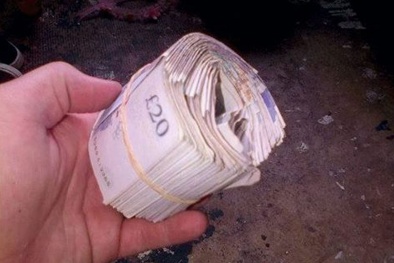 Vào tù vì khoe tiền và xe hơi cướp được lên Facebook 