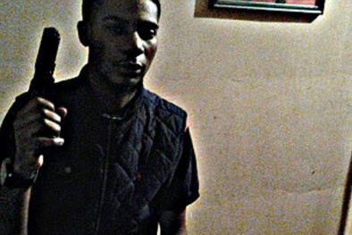 Nam ca sĩ tài năng chết tức tưởi vì súng 'đạo cụ' 