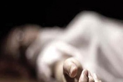 Con gái bày mưu giết mẹ dã man vì bị cấm yêu