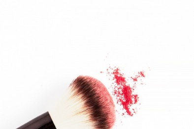 Liệt vĩnh viễn vì dùng chung cọ trang điểm