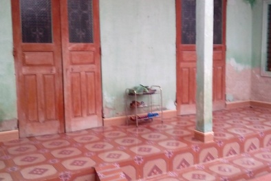 Bực mình vì chồng ngáy to, vợ rút dao đâm liên tiếp