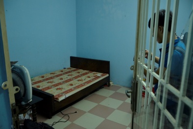 TP.HCM: Thanh niên xông vào nhà dân, dọa tự tử để xin ngủ nhờ