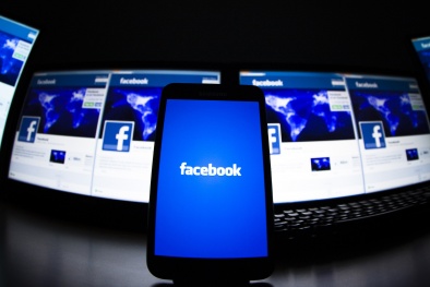 Phải gửi đơn ly hôn qua Facebook vì chồng quá ‘ảo’