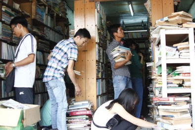 Giới trẻ Sài Thành hào hứng đi 'giải cứu' 10 tấn sách cũ