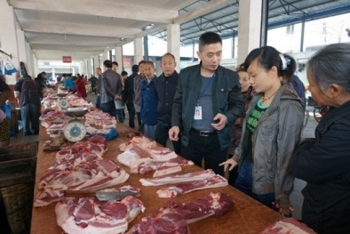 Trung Quốc: Bắt 2000 tấn thịt lợn chết tuồn ra thị trường