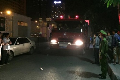 Cháy ở bệnh viện Bạch Mai: Bệnh nhân ngồi la liệt trên vỉa hè