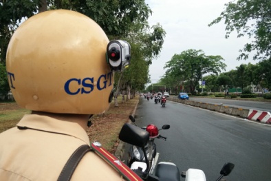 Giật mình chịu phạt do bằng chứng từ camera trên mũ CSGT