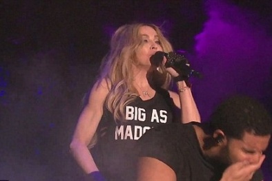 Rapper lau mồm sau khi bị nữ hoàng nhạc Pop 'cưỡng hôn'